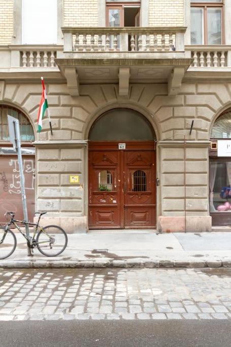 Apartamento Family Lux Lounge In Voeroesmarty Street By Nw Budapest Exterior foto