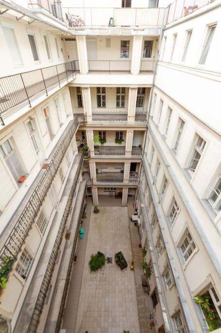 Apartamento Family Lux Lounge In Voeroesmarty Street By Nw Budapest Exterior foto